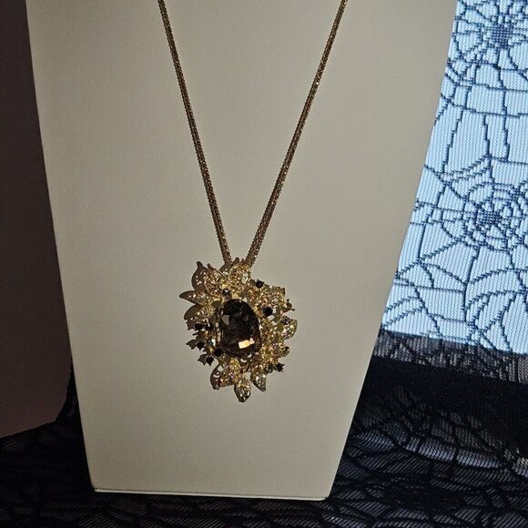 BETSEY JOHNSON GOLD ABSTRACT FLOWER PENDANT LARGE CITRINE RHINESTONE CENTER - Picture 2 of 4